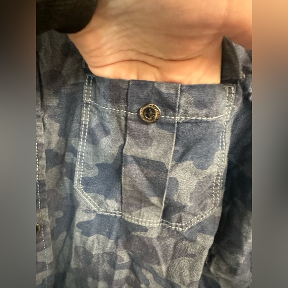 Rock & Republic Men’s Blue Camouflage Button down shirt size Medium - Picture 6 of 14